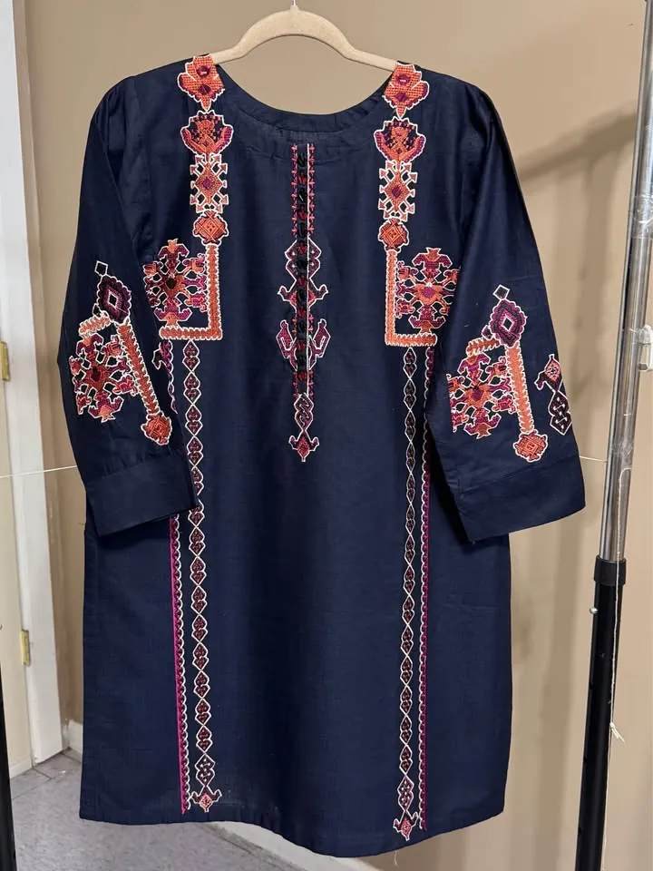 Blue Cotton Embroidered Kurti / Top, photo 3 of 4