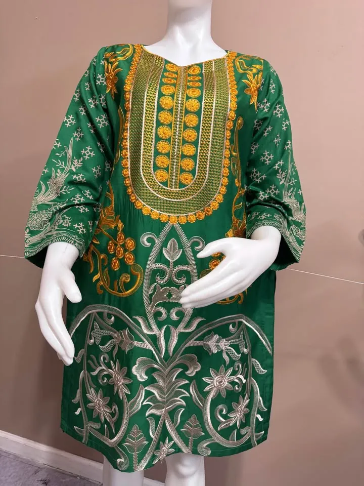 Green Viscose Embroidered Kurti / Top, photo 2 of 5