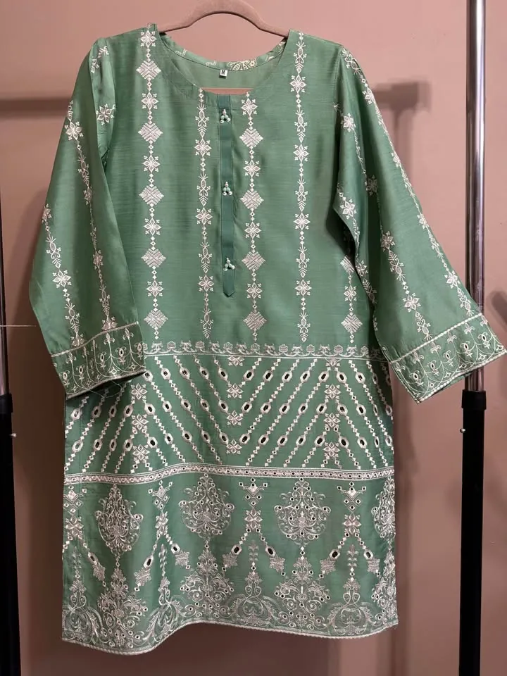 Viscose Embroidered Chikankari Kurti / Top, photo 2 of 5
