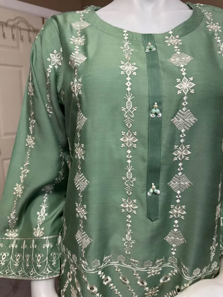 Viscose Embroidered Chikankari Kurti / Top, photo 3 of 5