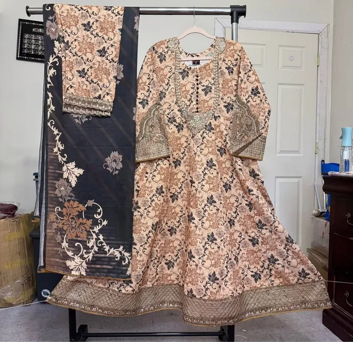 Doriya Lawn Maxi Dress, photo 3 of 5