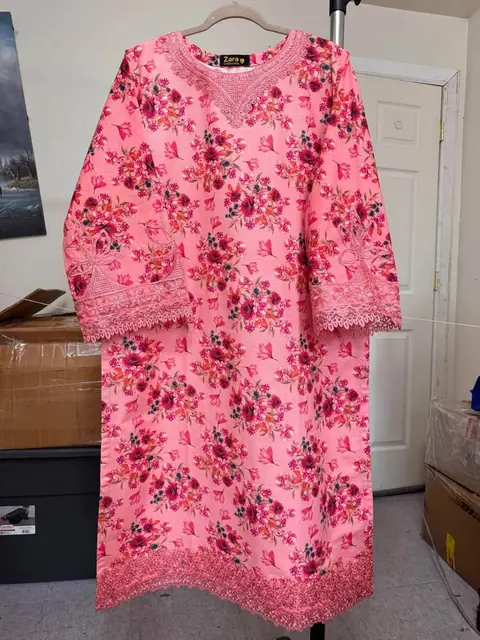 Pink Floral Branded Khaddar Embroidered Dress, photo 4