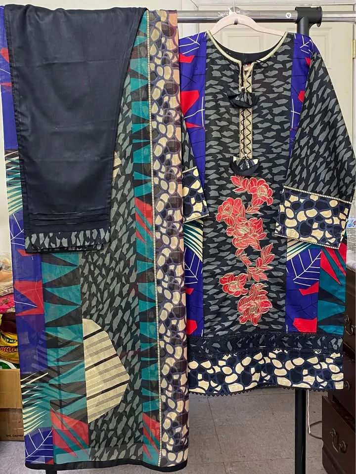 Lawn Embroidered Dress with Chiffon Dupatta, photo 3 of 5