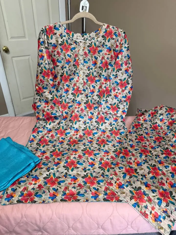 Lawn Farshi Shalwar Suit with Chiffon Dupatta, photo 2 of 4